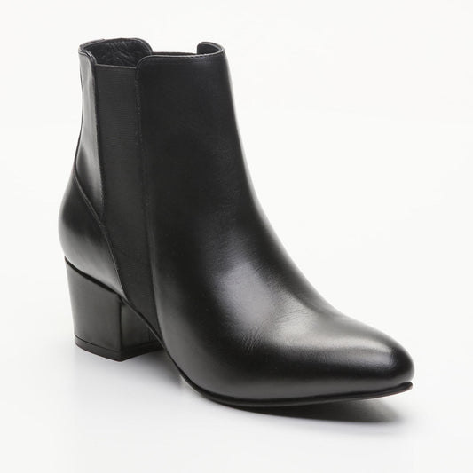 AIRES bottines à talon en cuir noir